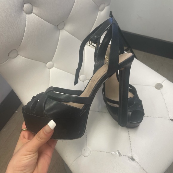 Black heels - Picture 4 of 4